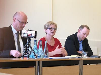 Landrat Ludger Weskamp, Dezernentin Kerstin Niendorf und Dezernent Matthias Rink informierten bei der Pressekonferenz des Landkreises zur aktuellen Lage.