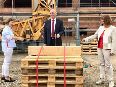 Richtfest für den Erweiterungsbau des Hedwig-Bollhagen-Gymnasiums in Velten